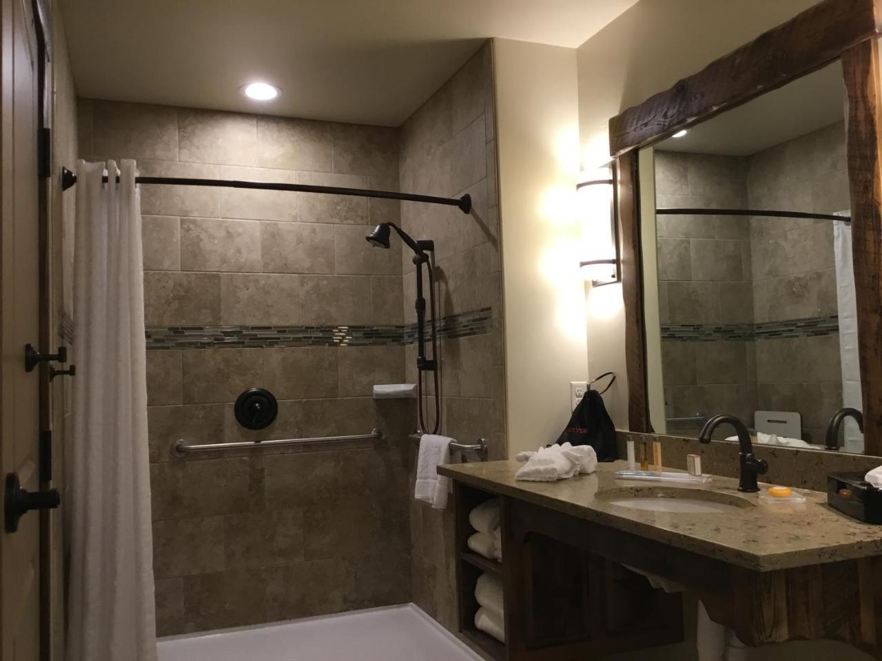 Glacier International Lodge Kalispell Bagian luar foto